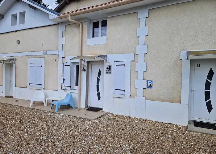 08 - Tres Joli Studio Tout Equipe Avec Parking Privatif Gratuit, Grand Fourgon Possible, Tout Le Linge De Maison Est Fourni