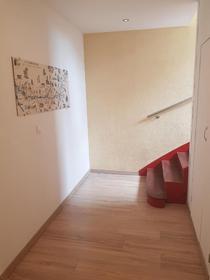 Tres Joli Studio: Private Parking & Garden Access Apartment *