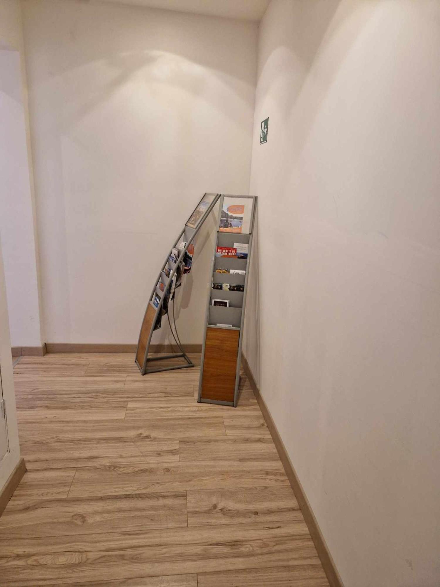 Tres Joli Studio: Private Parking & Garden Access *