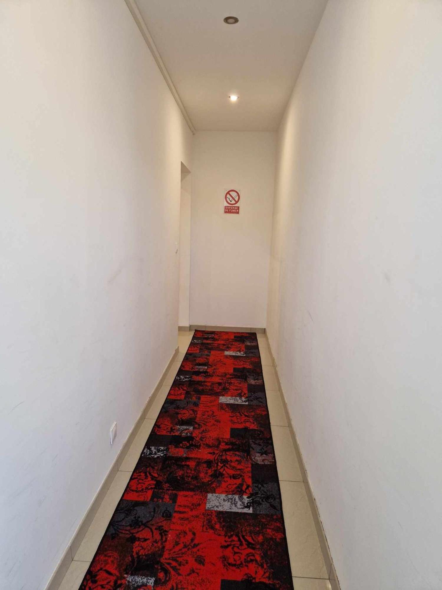 Tres Joli Studio: Private Parking & Garden Access