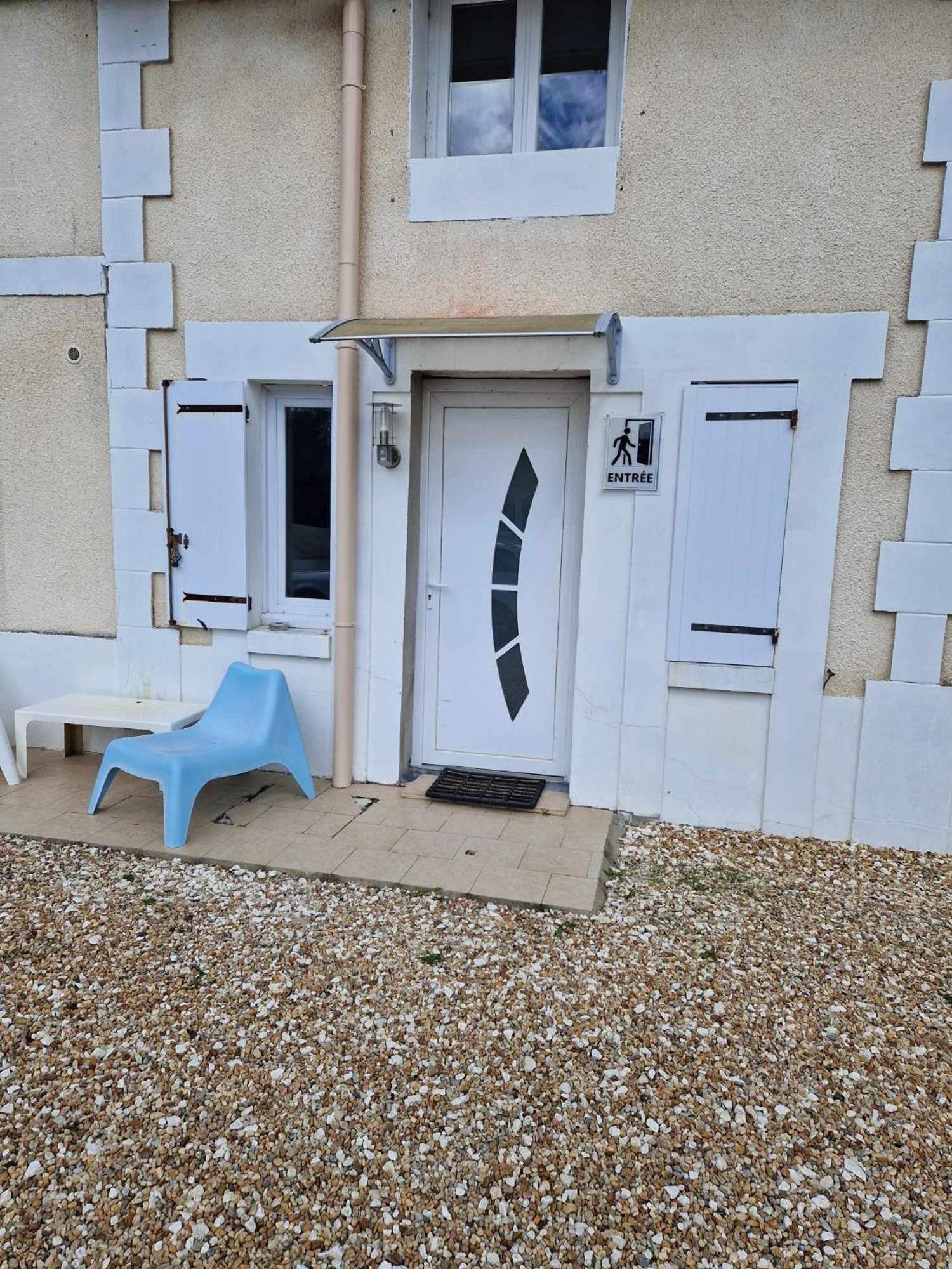 Apartment Tres Joli Studio: Private Parking & Garden Access