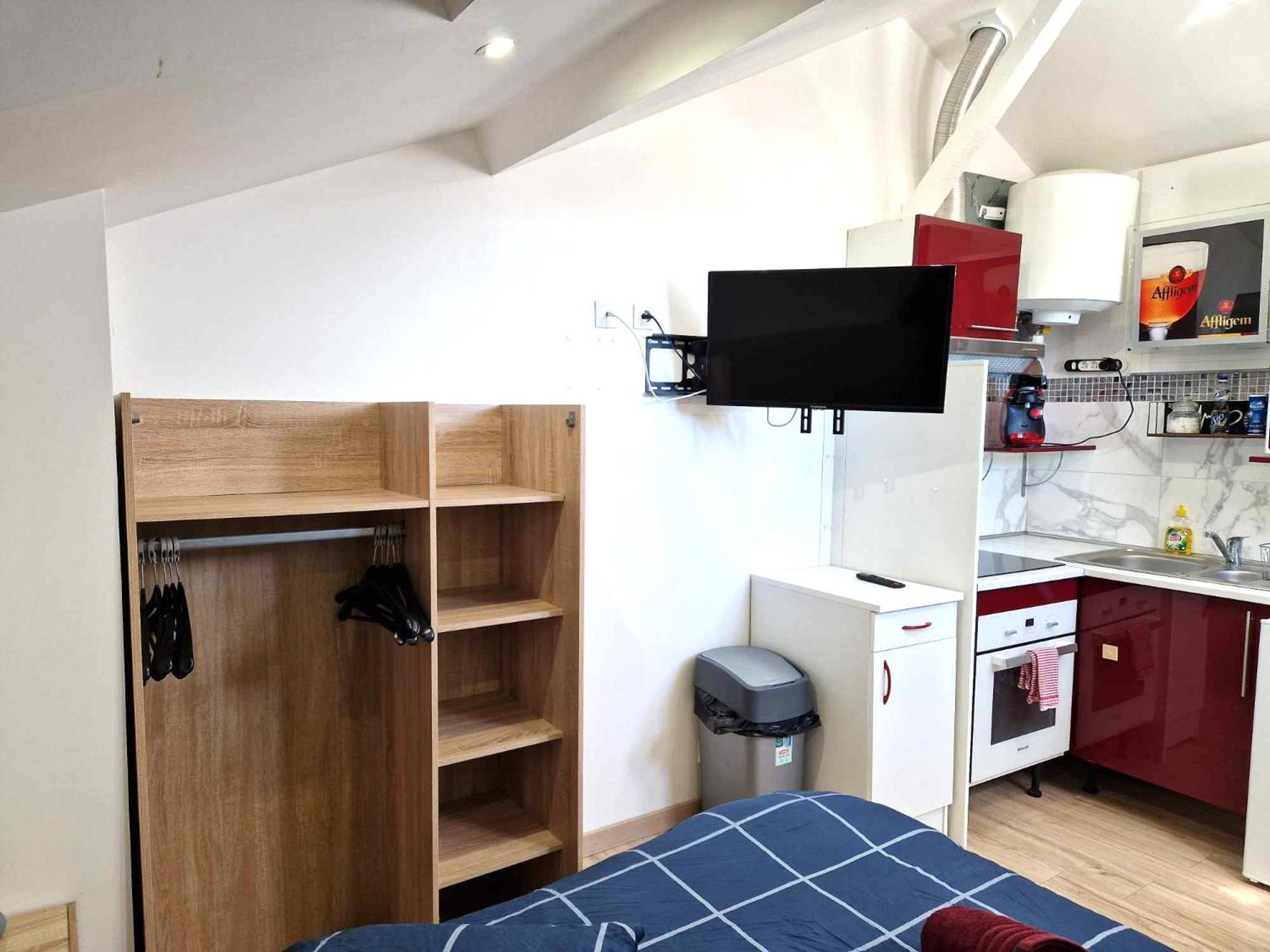 Apartment Tres Joli Studio: Private Parking & Garden Access *