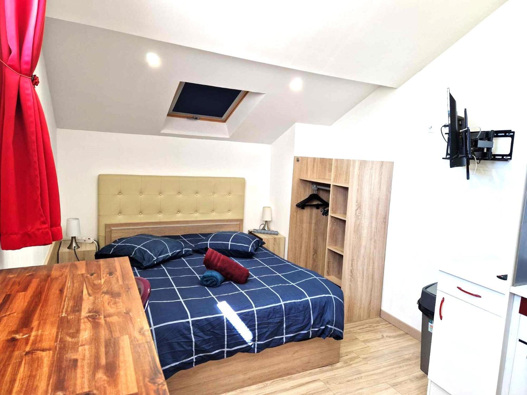 Apartment Tres Joli Studio: Private Parking & Garden Access