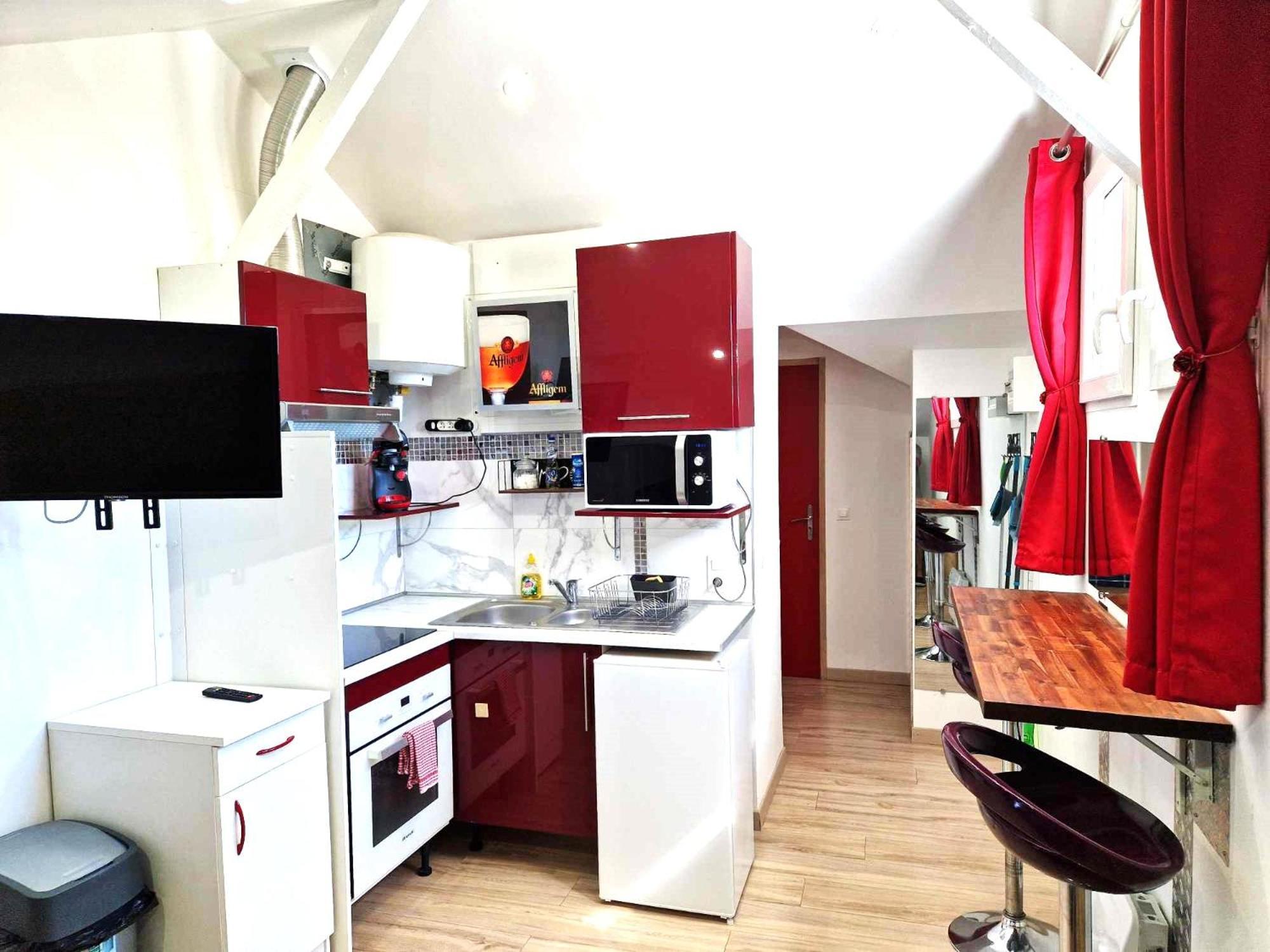 Apartment Tres Joli Studio: Private Parking & Garden Access *